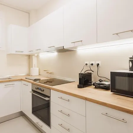Fully Renovated Luxurious Semi-Basement Studio Athens Exterior photo