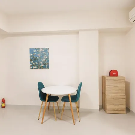 Fully Renovated Luxurious Semi-Basement Studio Athens Exterior photo